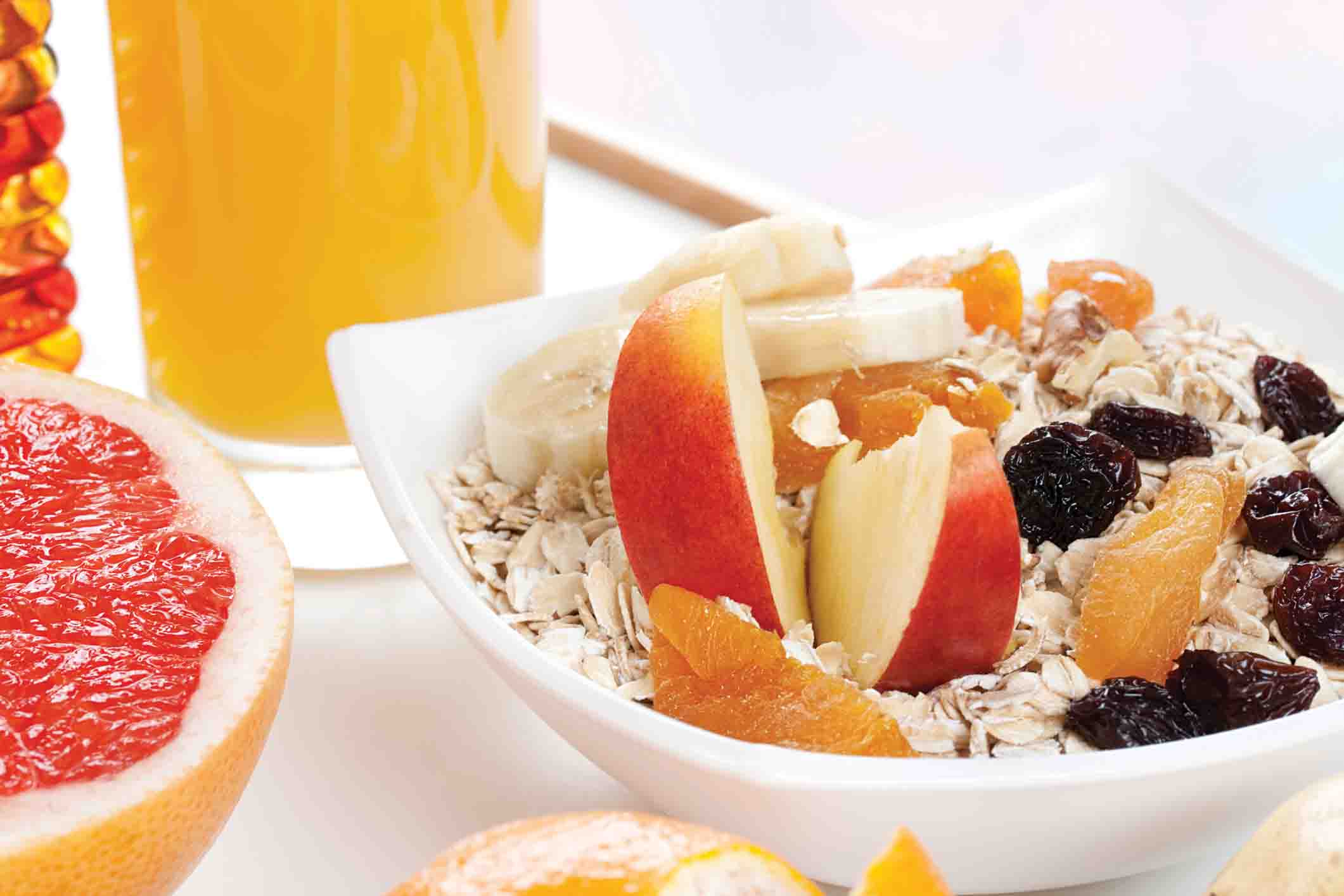 Budinca din fulgi de ovaz cu fructe