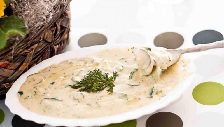 Salata greceasca de castraveti