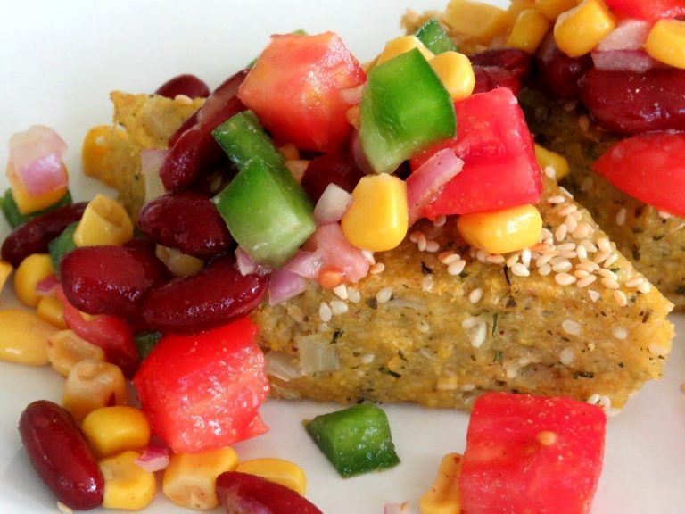 Mamaligă cu tahini și sos salsa