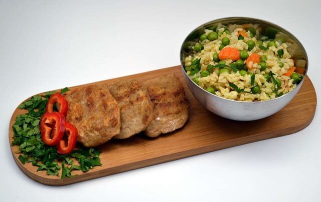 Friptura vegetala, pe pat de orez brun