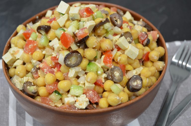 Salată grecească – dar cu năut