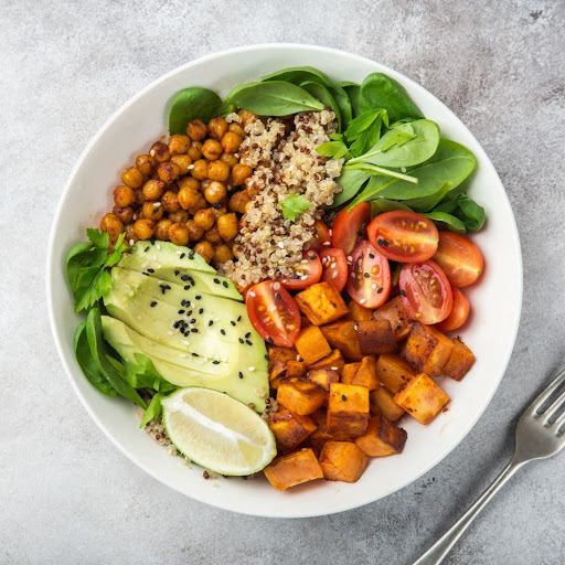 Salată de dovleac cu quinoa și năut